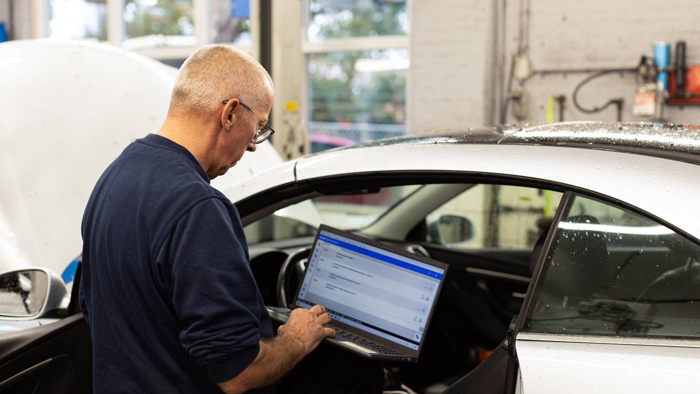 Autobedrijf Sprinkhuizen onderhoud en reparaties werkplaats Nootdorp