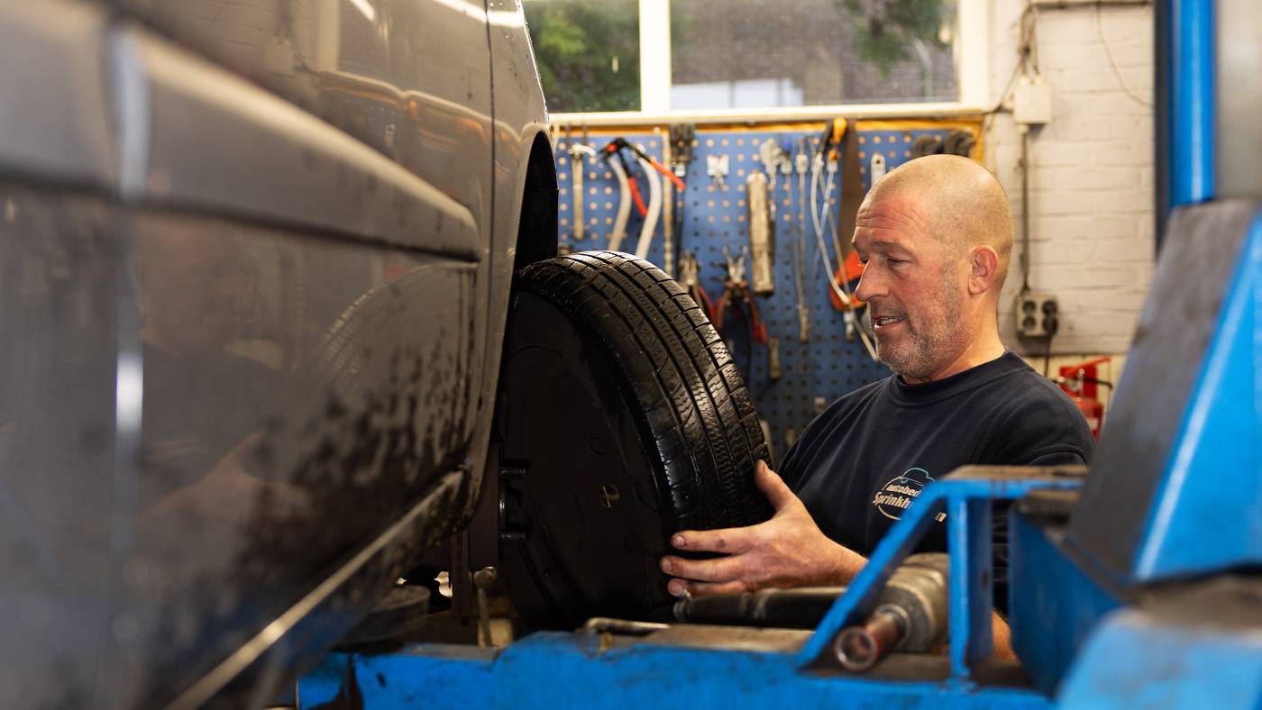 Autobedrijf Sprinkhuizen onderhoud en reparaties werkplaats Nootdorp