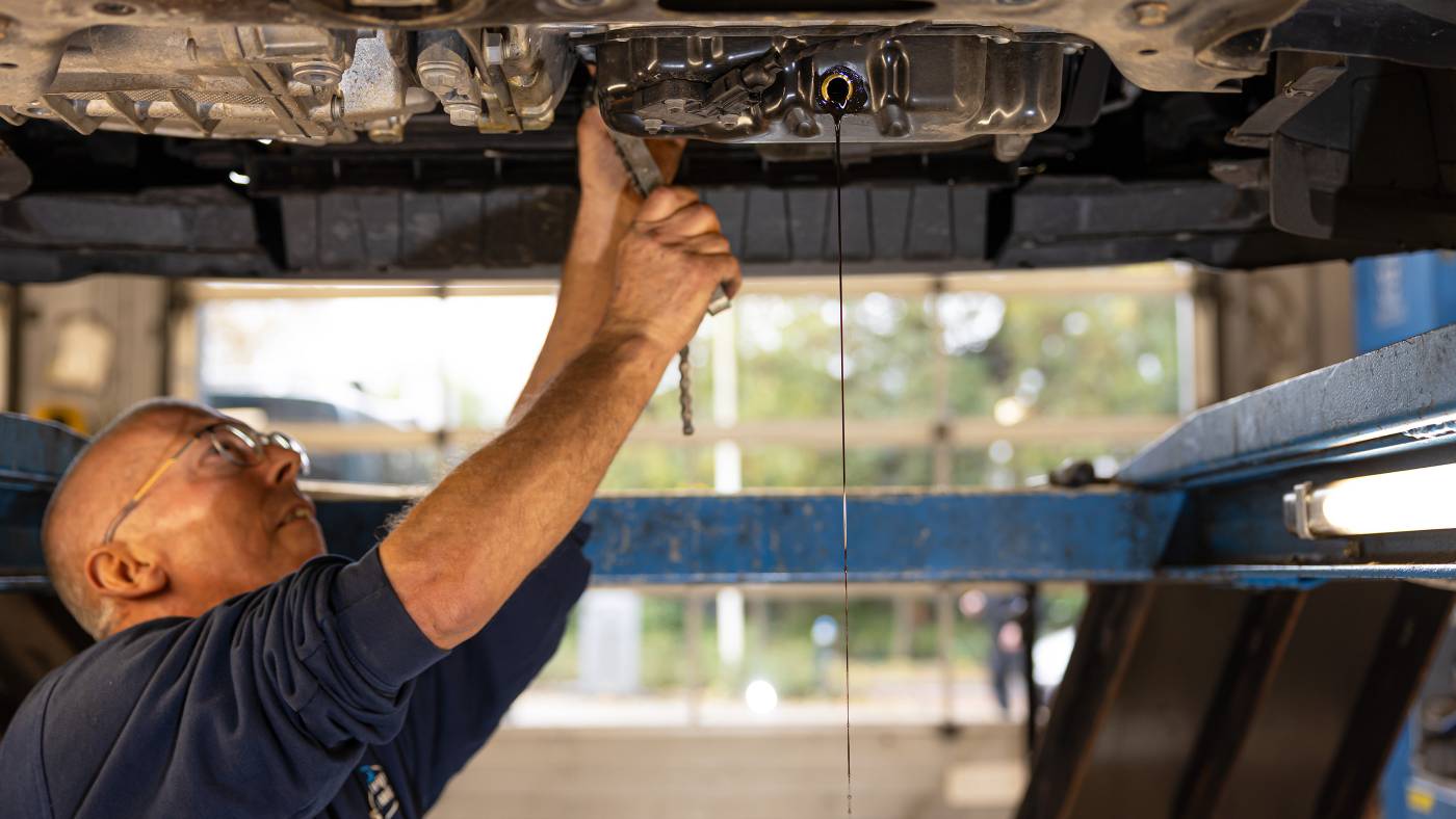 Autobedrijf Sprinkhuizen onderhoud en reparaties werkplaats Nootdorp